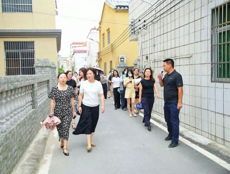  打造金湾“创美庭院”新模式助力“百千万工程”高质量发展 